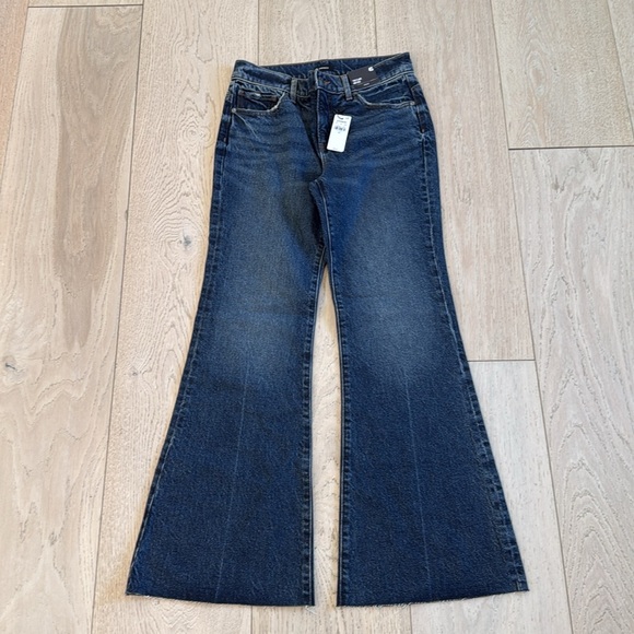 Express Mid Rise Dark Wash Raw Hem Yoke Seam 70’s Flare Jeans Size 4 Short NWT - Picture 6 of 12